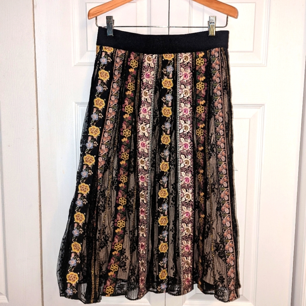 Lace and flower accent skirt by Alice and Olivia